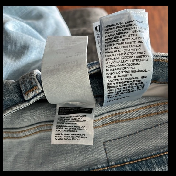 Levi's Women's Sky Blue Cropped Jeans - Picture 6 of 9